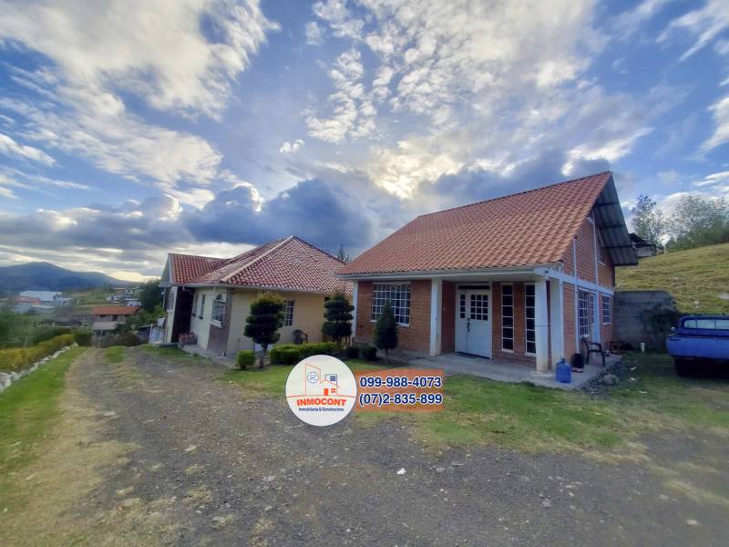 C1289 AMPLIA CASA CON ÁREA VERDE DE VENTA